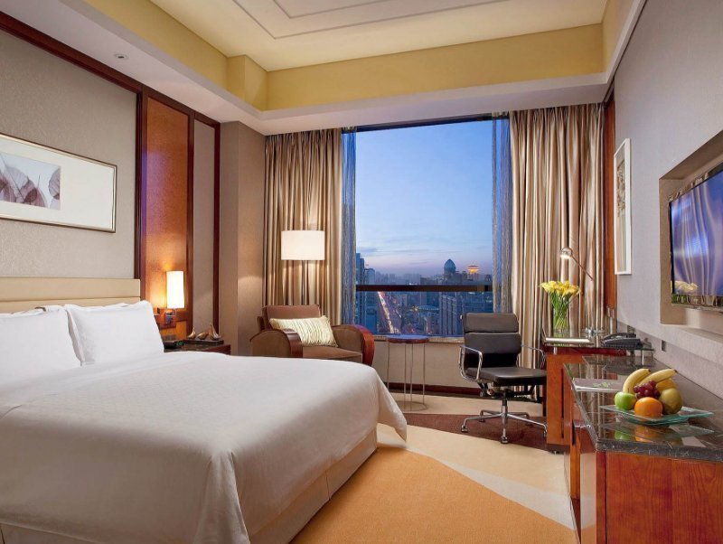 为何凌晨住酒店时,前台经常说没房间了网友都是套路