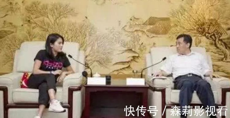 娱乐八卦|郭晶晶接班人被领导接见，跷二郎腿被批没教养，回怼：叉开腿吗？