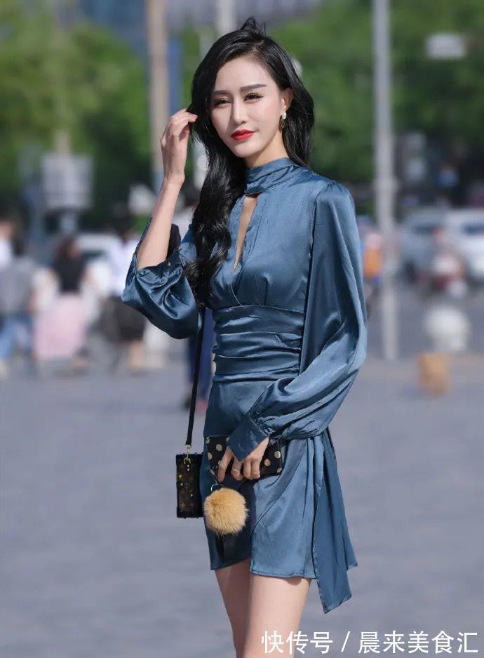 女孩|气质女孩的优雅风穿搭，入秋一身泡泡袖连衣裙搭配，时尚又有魅力