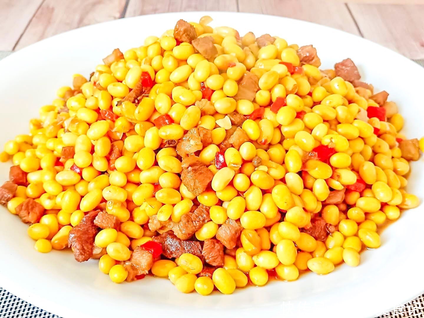 黄豆的时|黄豆此做法营养又解馋,比打豆浆营养翻倍,下酒下饭真是一绝,香