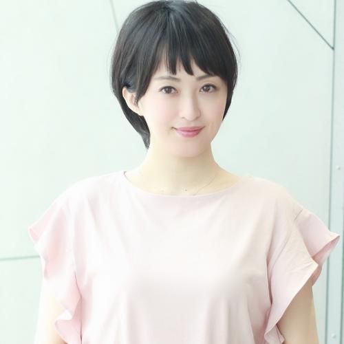 女人40岁，发型这样剪，利落时尚显年轻