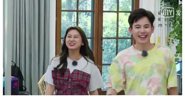 “胖虎”高秋梓成團(tuán)寵，與王彥霖互懟不停，被金星4字懟成表情包