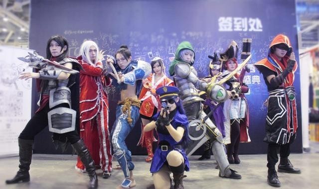 际上|漫展太多所以能随意造作?看一眼20多年前的漫展,瞬间让人心酸