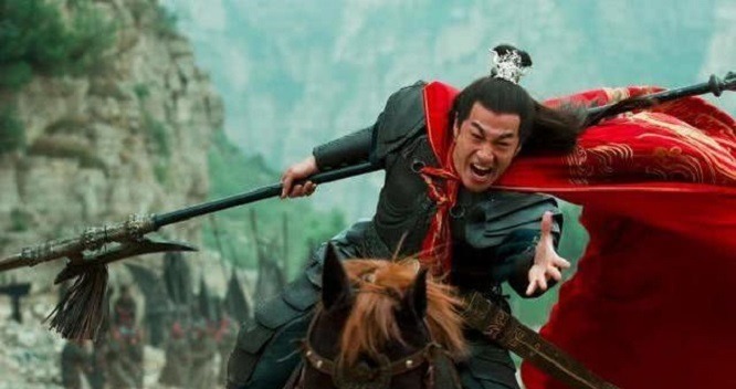 三国|若董卓年轻20岁，他和三国第一猛将吕布单挑，谁更厉害