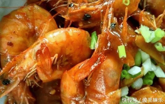 做油焖大虾时,需要腌制吗厨师教你“这样做”,口感鲜嫩没腥味