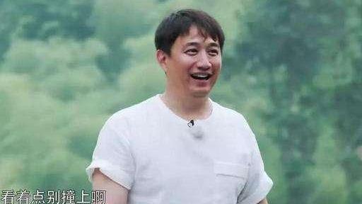 节目被硬塞7个小鲜肉,黄磊当众甩脸,何炅尴尬不敢吭声