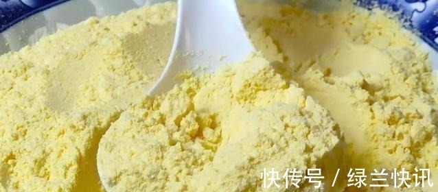 玉米面|早餐吃它,胜过喝豆浆牛奶,维生素钙极高,做一次吃半月