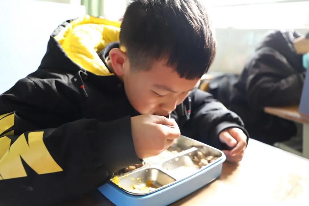  羊肉汤|太幸福了！冬至将临，幸福的海滨娃已经喝上羊肉汤啦！