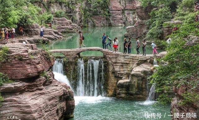 河南焦作云台山的红石峡神奇，它是美国科罗拉多大峡谷的姐妹公园