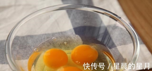 番茄粒|1个西红柿,1个鸡蛋,教你做开胃早餐饼,软糯鲜香有营养!