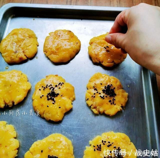 低筋面粉|给老妈做小时候爱吃的零食,咸香酥脆,尝一块不够,还得再来两块