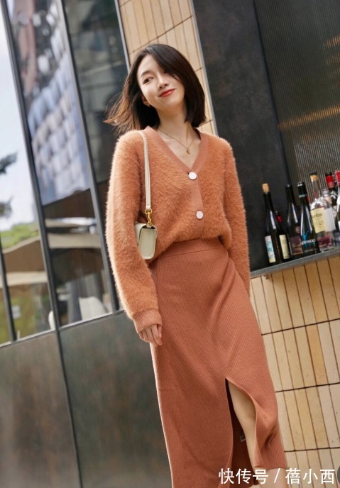 黑白配 普通人想要提升时尚感,学会穿“半身裙”才是关键,告别路人感