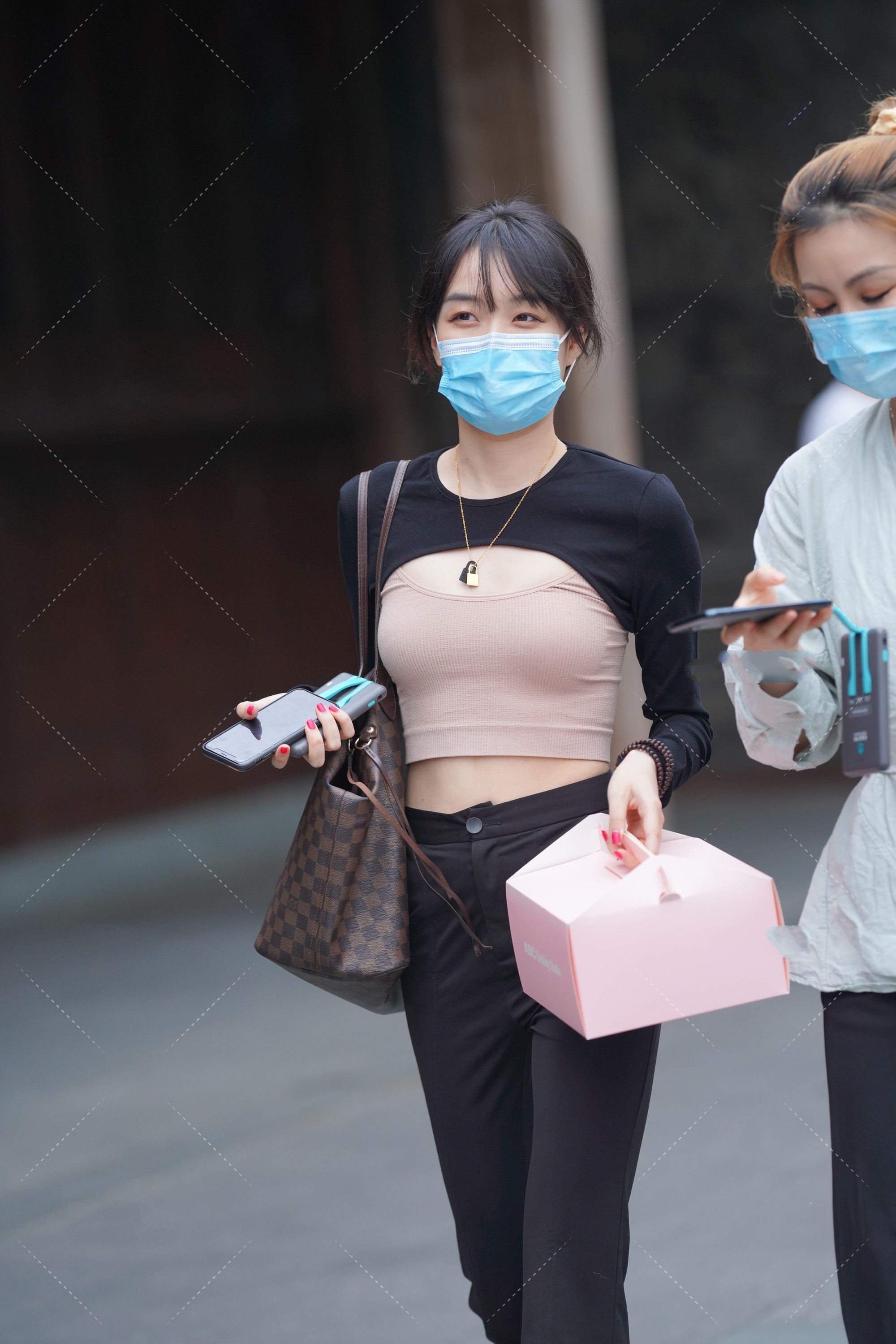 范儿|叠穿的技巧高级感十足, 简单的颜色也具有时尚范儿