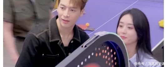 吴磊 赵丽颖离婚后综艺首秀,与何炅大方牵手,状态未受离婚影响