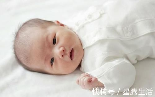 婴儿|9个月婴儿紧握拳头,奶奶发现有问题带去医院检查,医生:来晚了