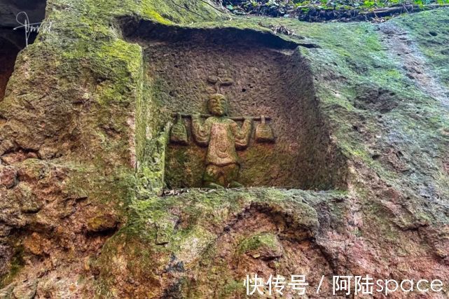 结跏趺&宝石山上的摩崖造像本是经典,奈何现在有几座却被“补”成了笑话