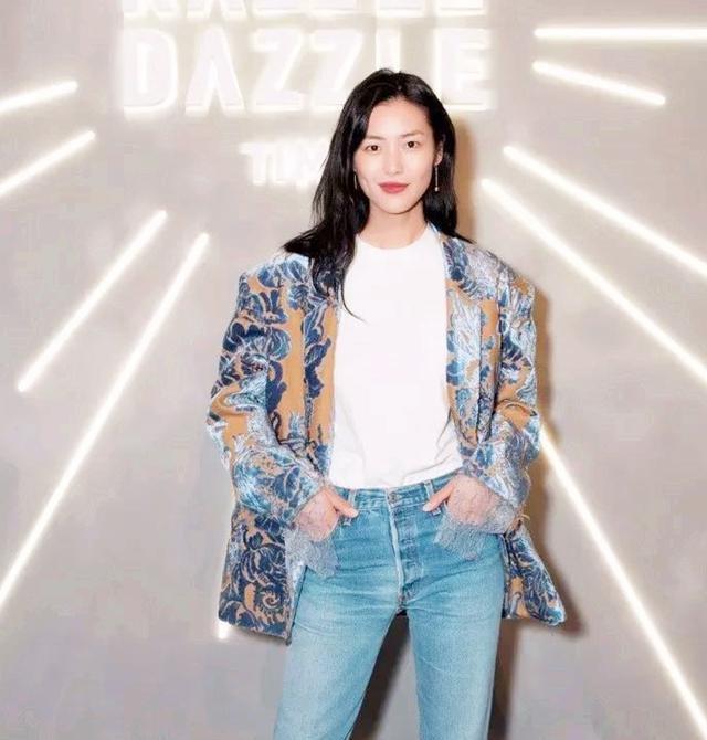 西装|西装外套搭配牛仔裤, 轻松凸显简约与知性, 你穿了吗