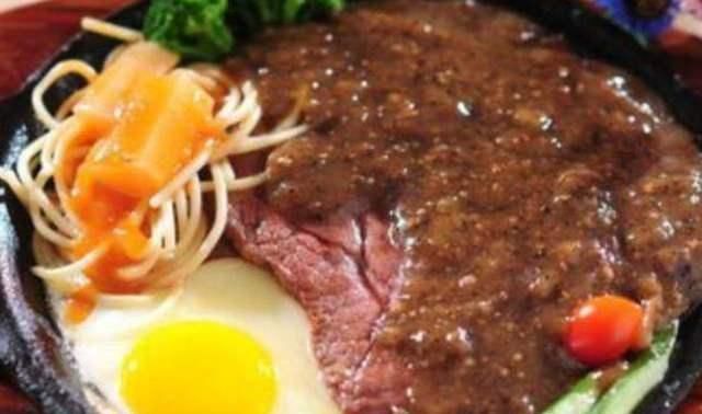 服务员看到|一个人吃牛排,想上厕所怎么办服务员刀叉这样摆,我们不收盘