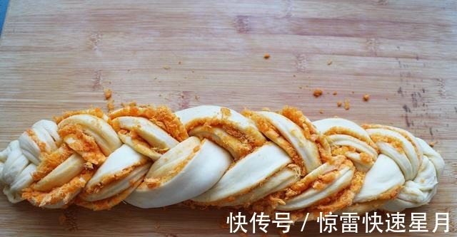 咸蛋黄|一口爱上，给你活力满满的早餐咸蛋黄肉松吐司！