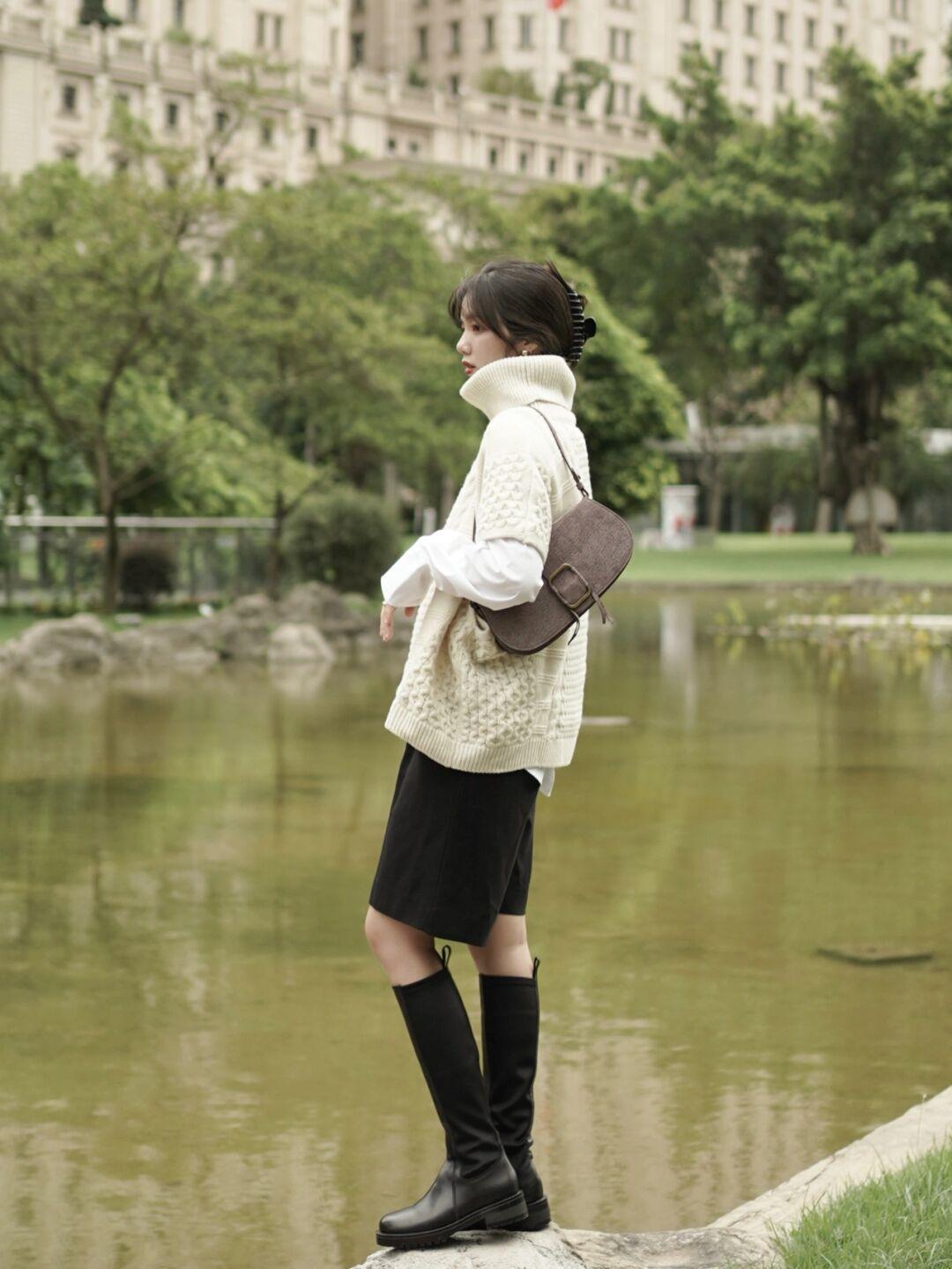 博主 30+女性如何摆脱土气感?针织衫搭配半身裙,高级时髦又减龄