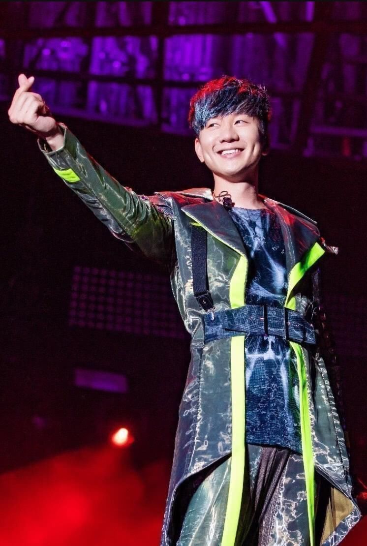 華語樂壇歌手熱度排名：華晨宇第四薛之謙第二，榜首毋庸置疑