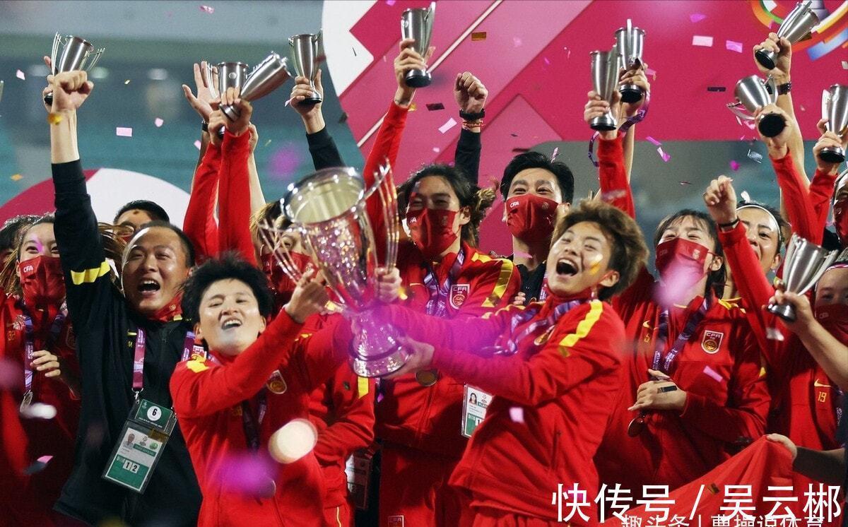男足|官宣!妇联满格褒奖女足,国足被权威媒体7字狠批,陈码头要下课