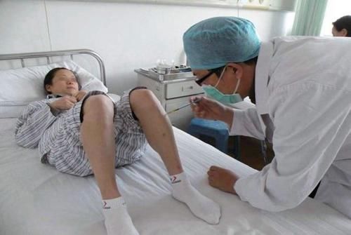 阿花|“脱裤子”都不算事?孕妈生娃后哭诉“没尊严”,戳中人心