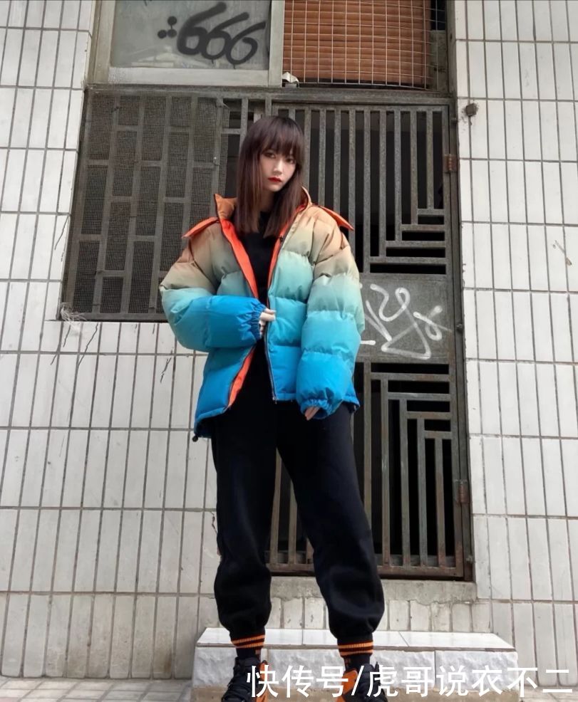 这是什么神仙配色的羽绒服，时髦又保暖，“男友力”爆棚哦