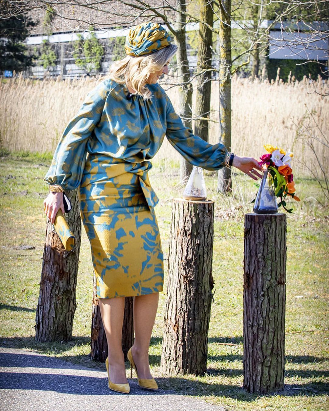 荷兰王室齐聚,一家五口颜值似复刻,200斤大公主穿阔腿裤太笨重