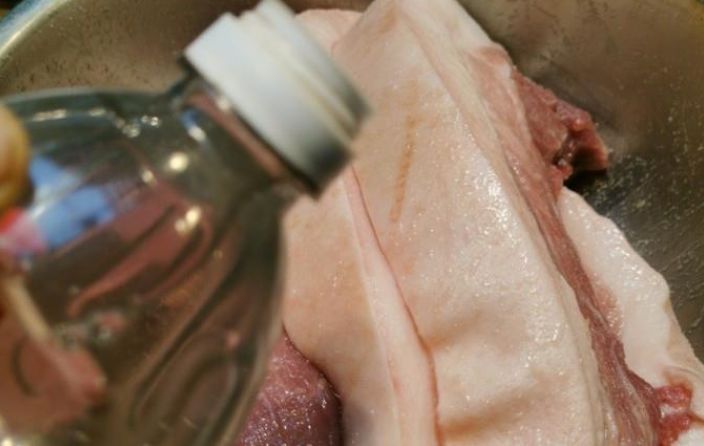 才知道，腌腊肉不能直接抹盐，想要肉嫩味香不长霉，牢记3个要点