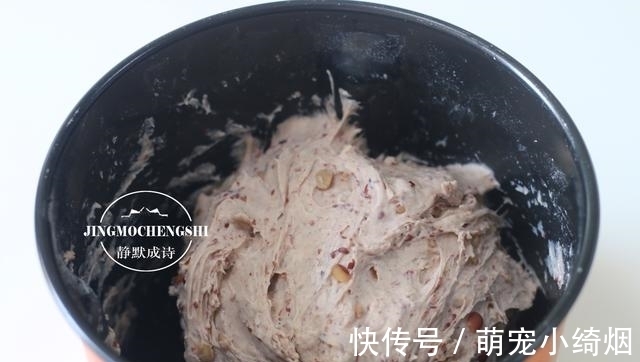 家常烙饼换个做法,松软可口,浓浓红豆香,用凉水和面也不硬