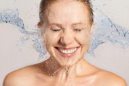 肌肤|敷面膜对皮肤真的有用吗,敷面膜后是洗脸好还是不洗脸好