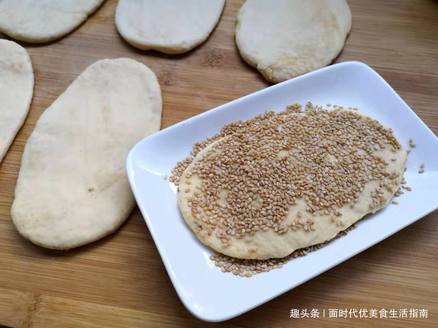 夏天孩子最馋这个饼,外酥里嫩,2块钱做一锅,放三天也不硬!