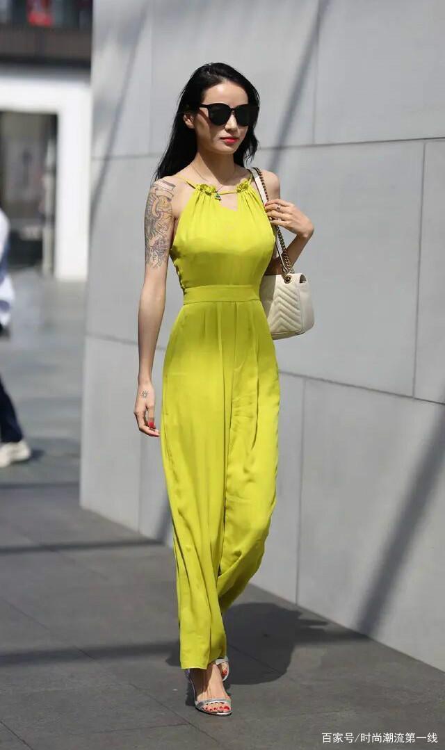 腿粗就穿“阔腿裤”,显瘦又时髦,走到哪都是焦点!