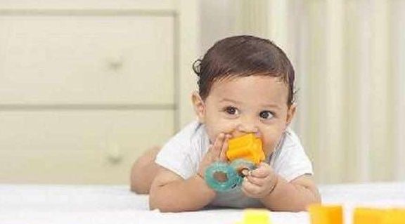 喷漆|宝宝再喜欢，这三类玩具也别放上床，第二种危险系数最高