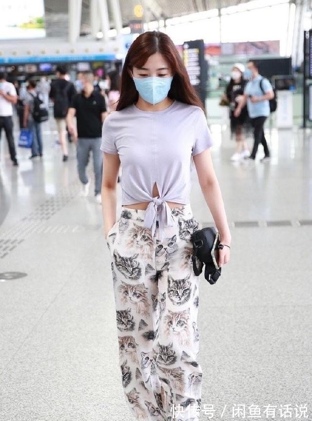 时髦|马伊琍真不讲究,奶奶辈喜欢的“花裤子”也穿出门,看着还挺时髦