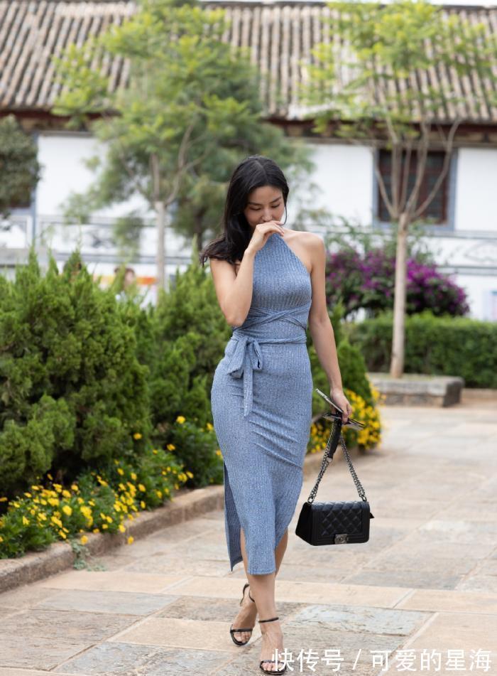 成熟|“辣妈”的别致挂脖裙,既时髦又有魅力,轻松展现成熟魅力!