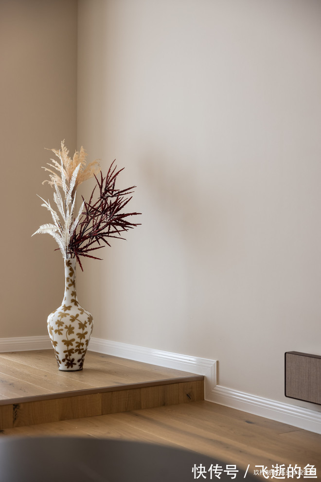 连通性|90㎡简约三居,秋日暖阳中的侘寂之美