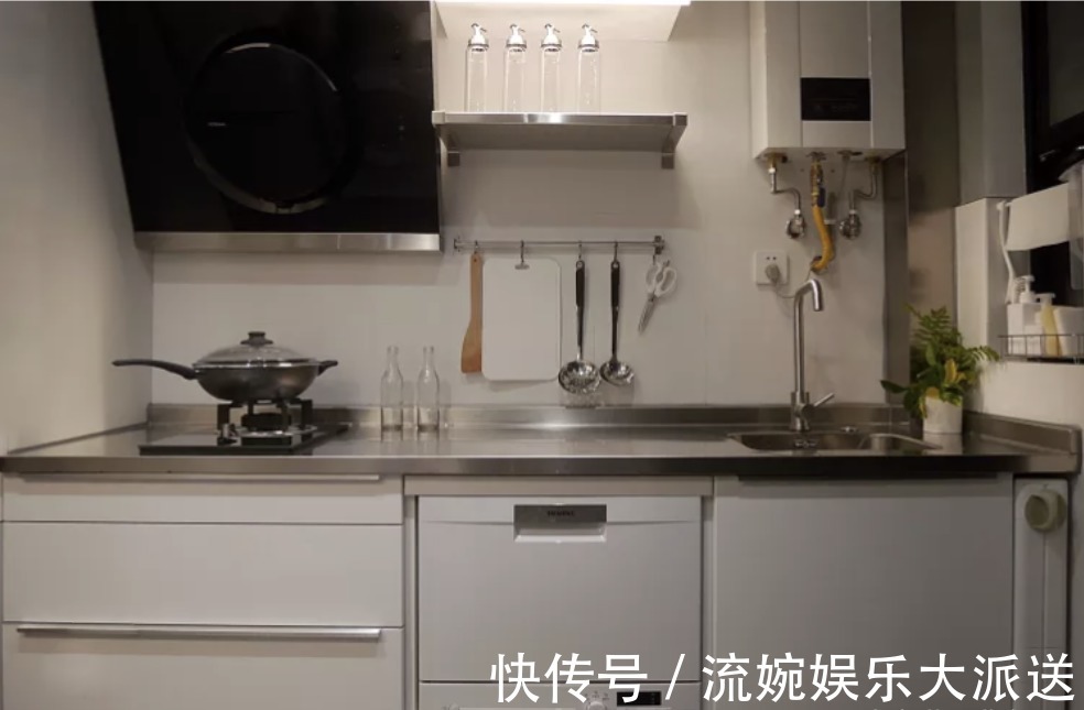 大户型|小户型要这么装，24㎡玄关秒变厨房和洗衣房，收纳翻倍方便实用！