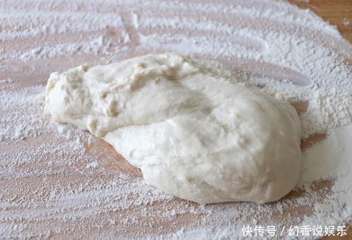 在家烙饼的时候,记住这个小细节,烙出的饼外酥里嫩层次分明!