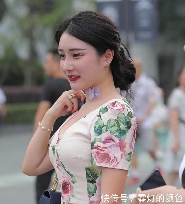 旗袍 含三分娇羞,七分“诱惑”,难得一见的旗袍小姐姐!