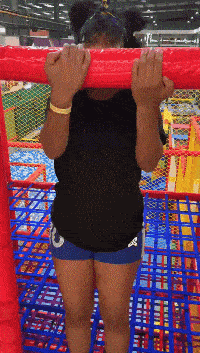 |搞笑GIF:一桌子女的没一个男的漂亮, 确实挺尴尬!