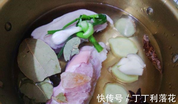 步骤|看着流口水的“黄金脆皮五花肉”,教程来啦!香脆可口超好吃!