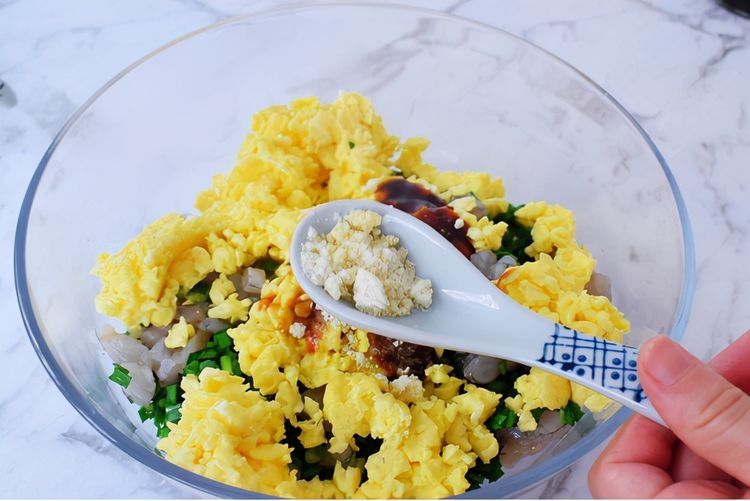 饺子皮新吃法,用来包成包子,皮薄馅儿多,真好吃