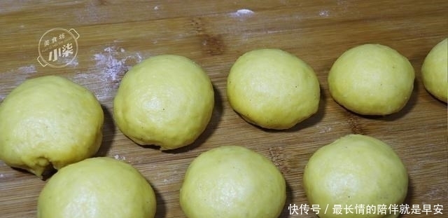 做烧饼别用水,这做法太香了,皮酥里软,空口能吃撑,比面包都香