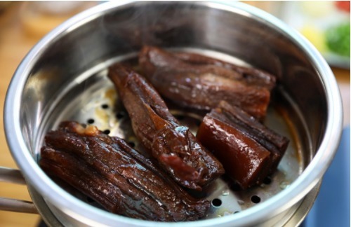 家常菜|这是一道非常有味道的家常菜,很多人不敢吃,但更多人非吃不可