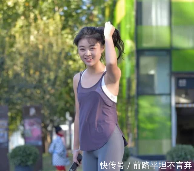 魅力|帅气打底裤彰显青春的魅力,可以展现一种清新自然的美丽!
