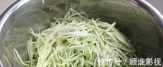 多汁|立秋后,这菜抓紧吃,被称“美人水”,与鸡蛋巧搭配,包饺子特香