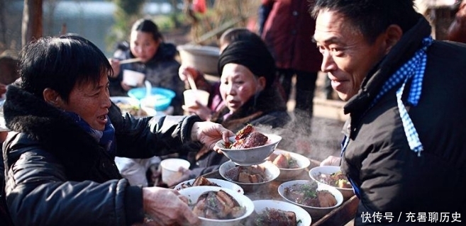 神灵|老祖宗:“菜不摆三,筷不成五,席不坐六”,饭桌上都有啥规矩?