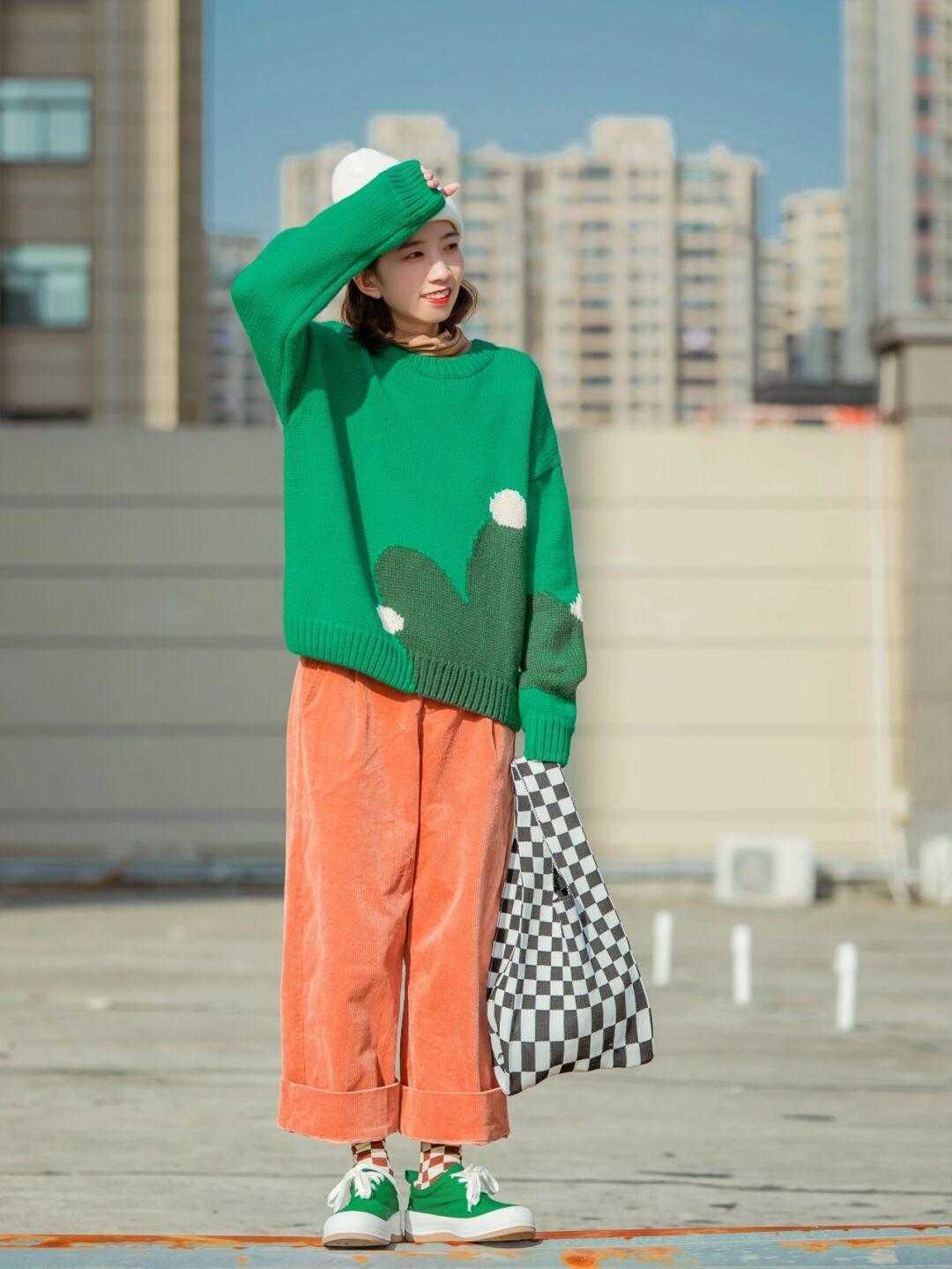 穿搭 冬季要拒绝“老气感”,快安排上这3条高级色裤装,洋气炸了